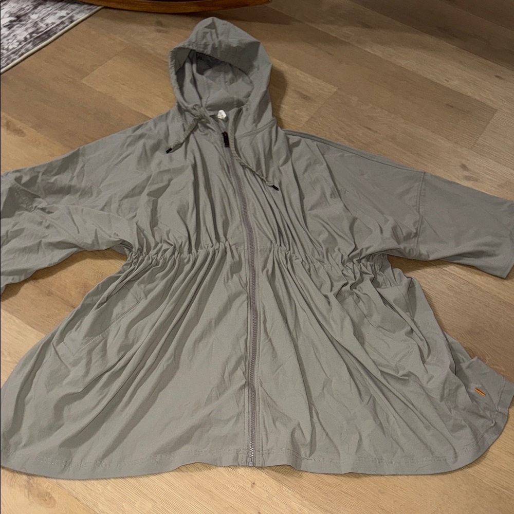 Lucy one size fits all cinch waist and hood grey pockets lightweight wind rain